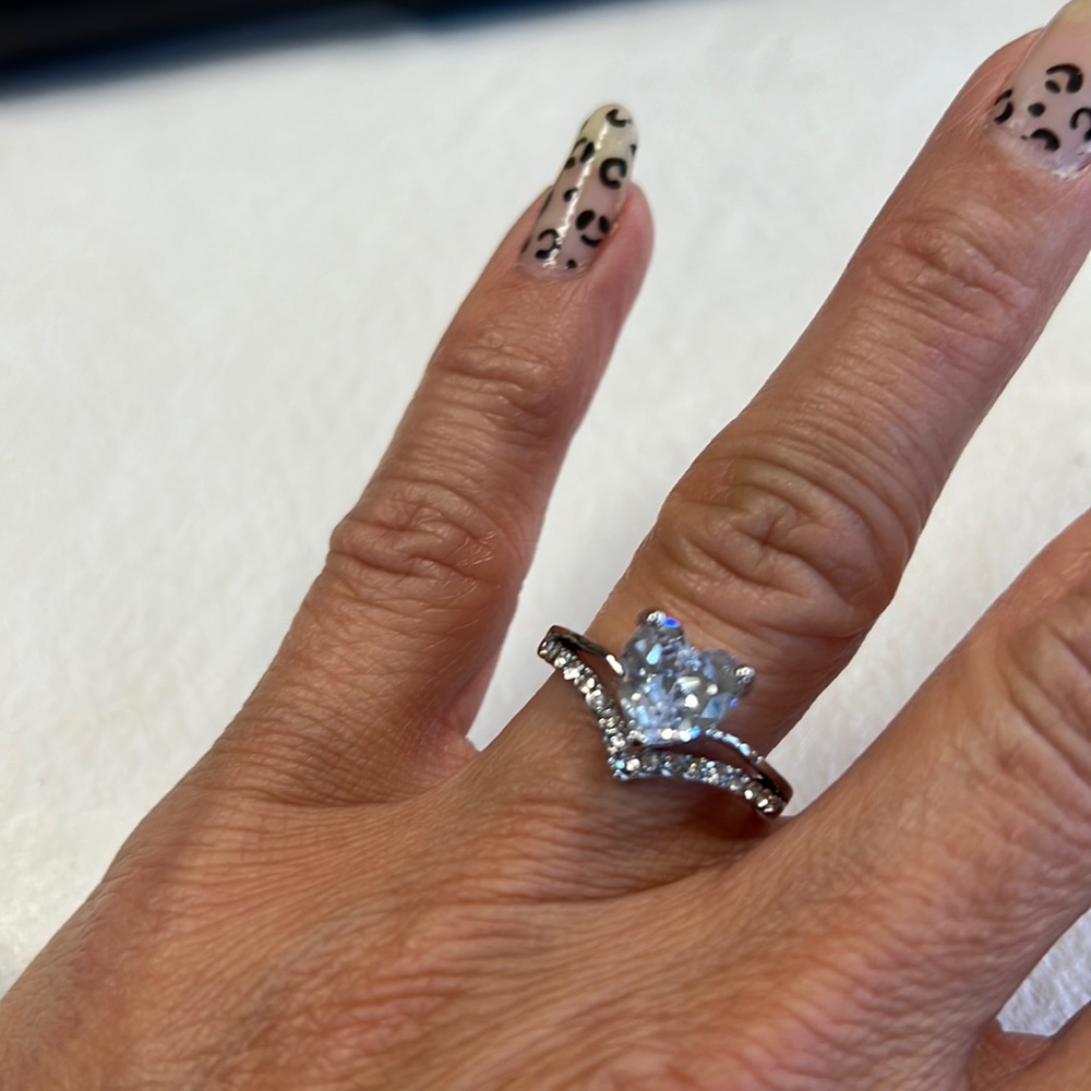 *NWOT* Heart Cubic Zirconia Silver Ring